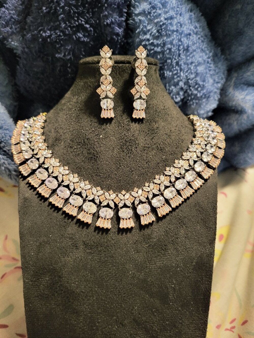 New AD necklace set